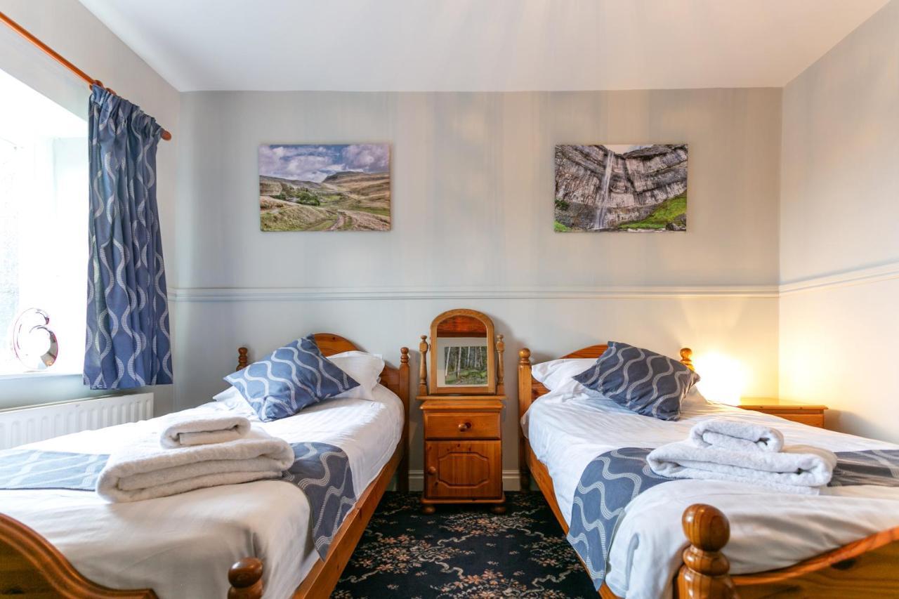 The Marton Arms Hotel Ингълтън Екстериор снимка