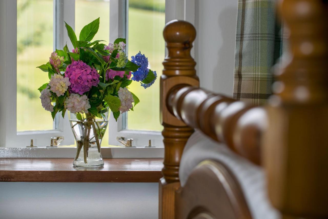 The Marton Arms Hotel Ингълтън Екстериор снимка