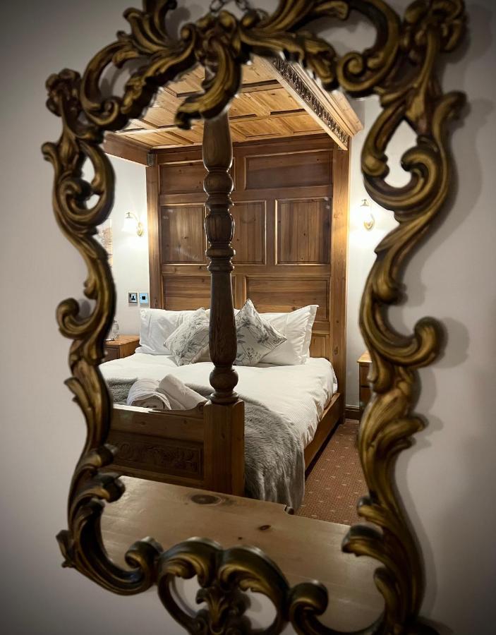 The Marton Arms Hotel Ингълтън Екстериор снимка