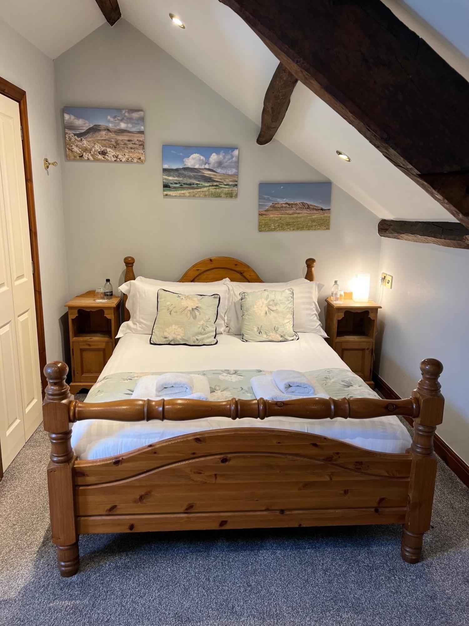 The Marton Arms Hotel Ингълтън Екстериор снимка