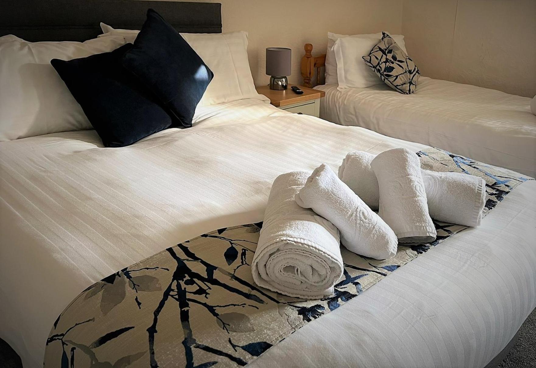 The Marton Arms Hotel Ингълтън Екстериор снимка